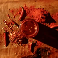 Miele con peperoncino infuso