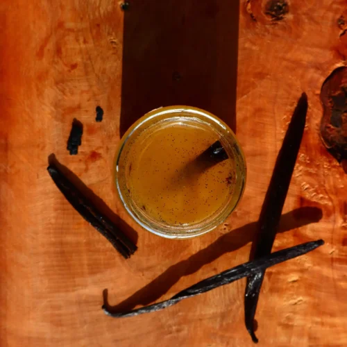 Miele di acacia in infusione con la vaniglia