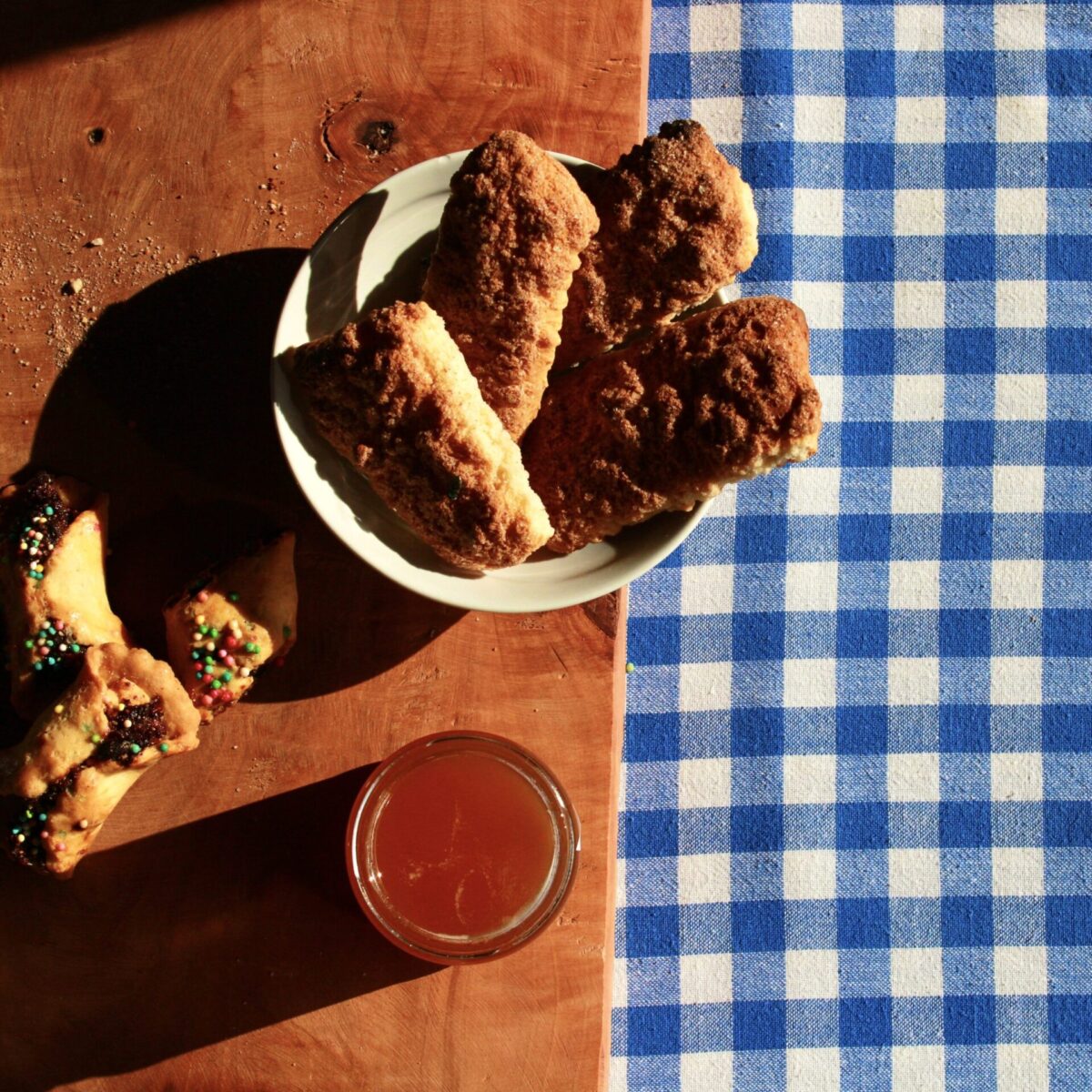 Miele millefiori con biscotti tipici calabresi