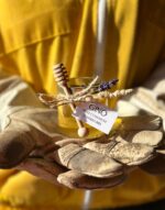 Bomboniere con miele, etichetta e spargimiele