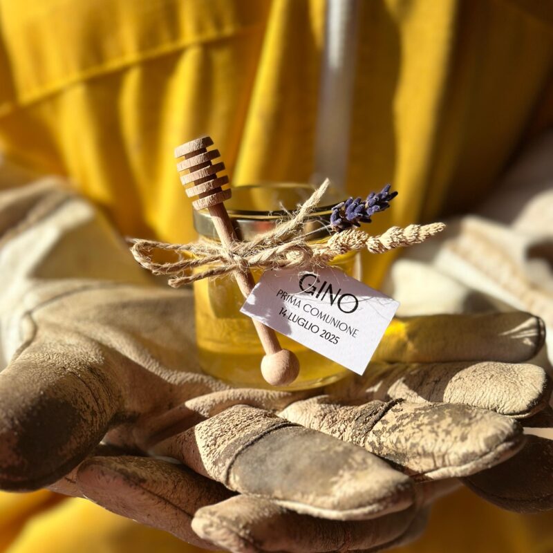 Bomboniere con miele, etichetta e spargimiele